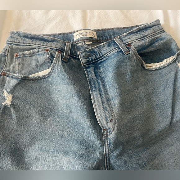 Abercrombie 90’s straight ultra high rise jeans, size 33 (16) long. - Picture 7 of 8